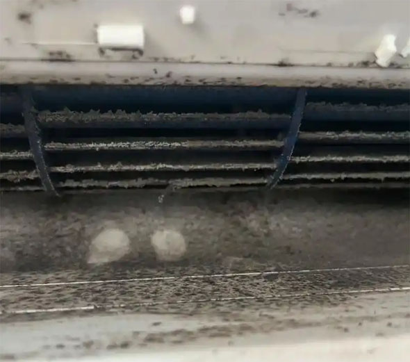 安溪空调吹的风有股烧焦味是怎么回事